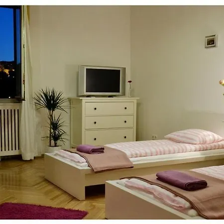 Castle View Apartament *